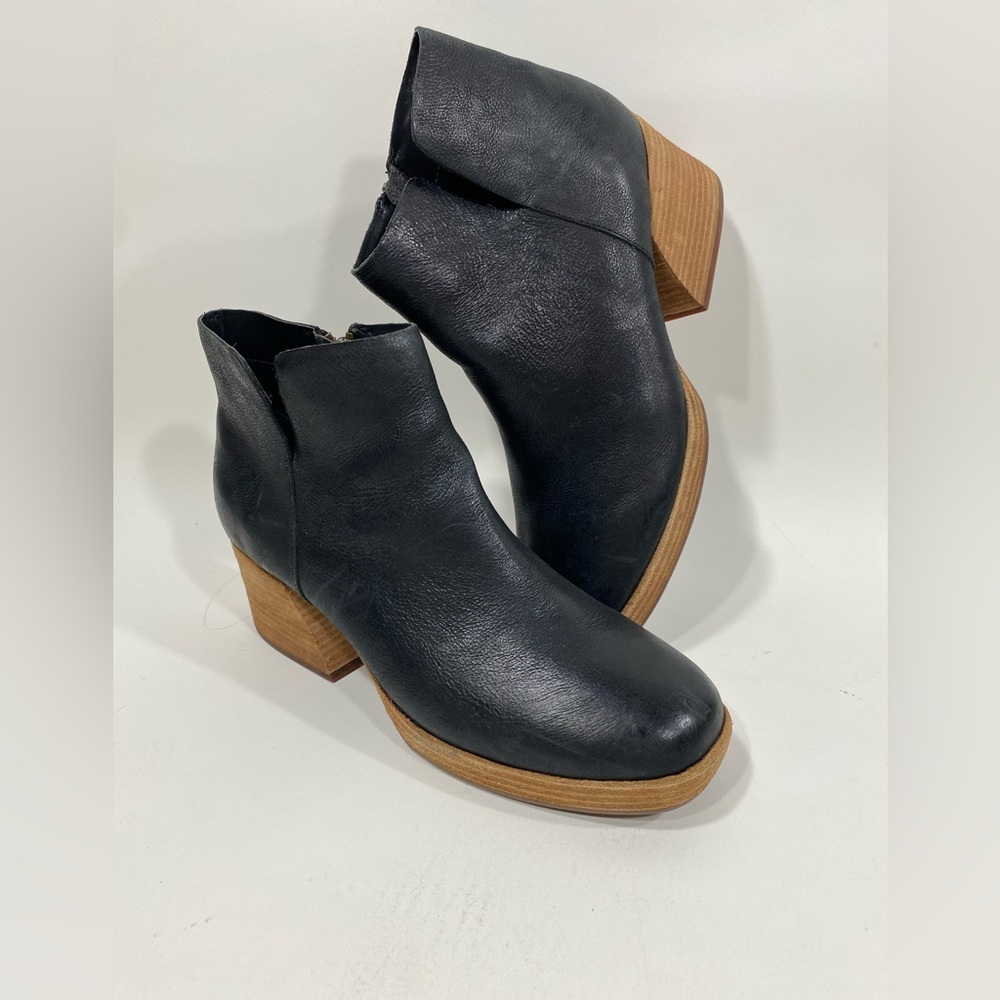 Kork Ease sz 11 Black Leather Chelsea Ankle Boots 2.5” heel worn once briefly